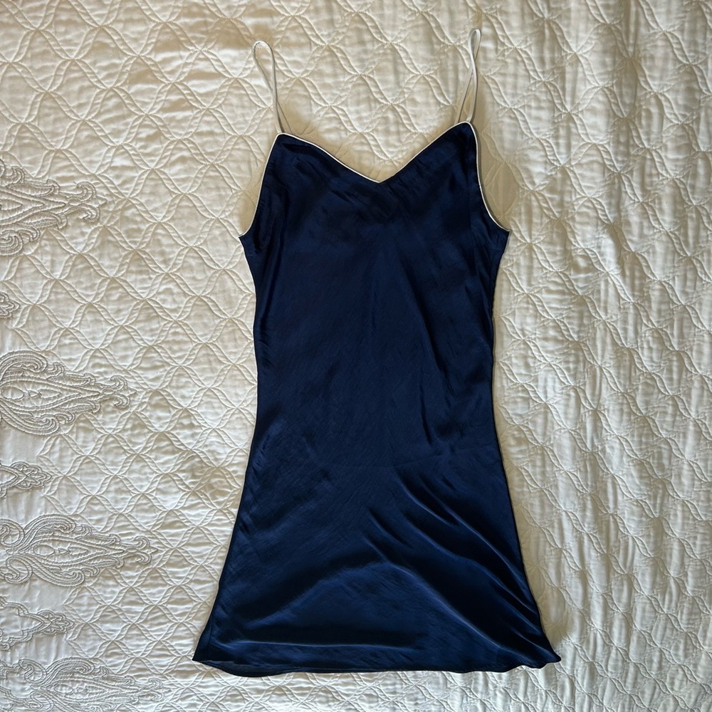 Love By GAP Classy Elegant Navy Blue Medium Sized Slip in Excellent condition